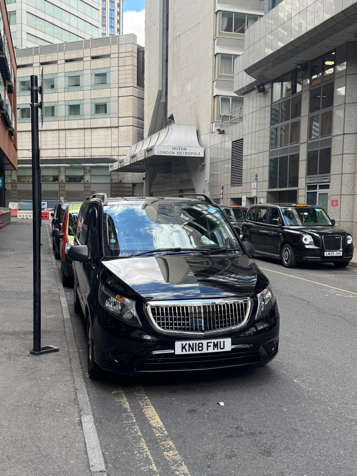 Hilton Metropole to Heathrow Airport Vito-1