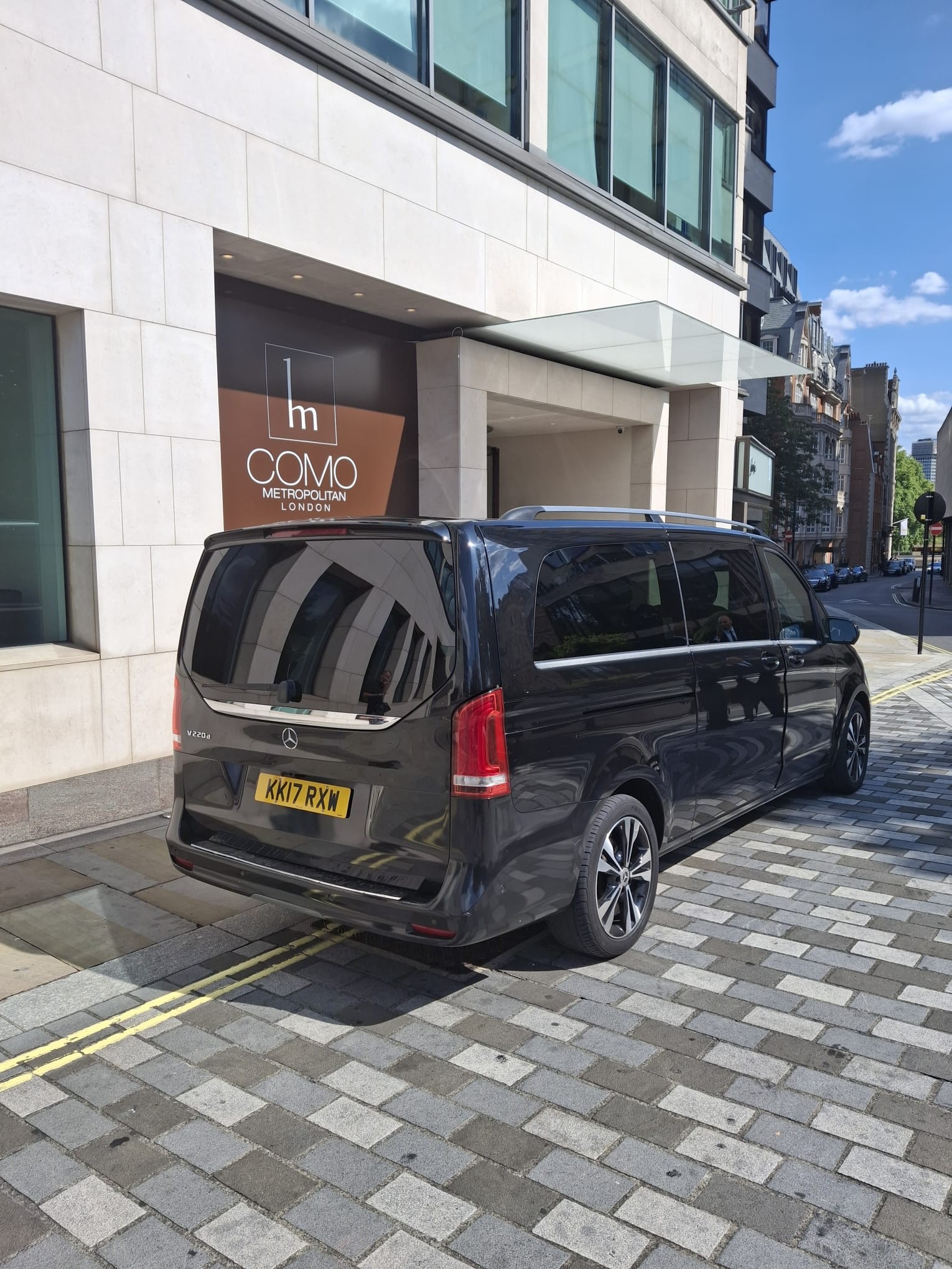 Comometropolitan To Heathrow Airport